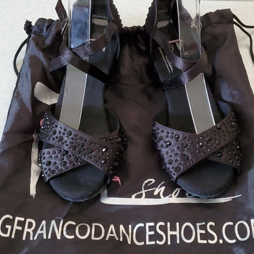 NWOT dancing shoes 5.5
